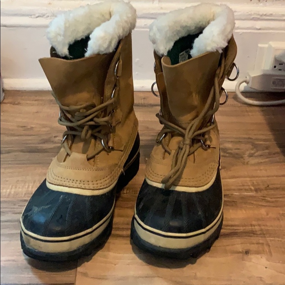 Great condition Sorel Caribou Boot